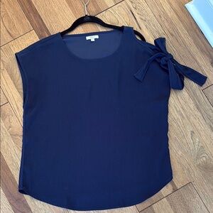 Stella & Dot Women's Top with Bow Detail